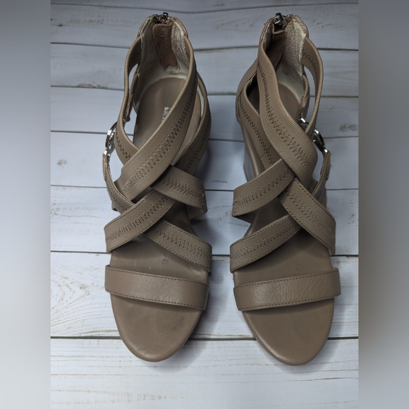 Micheal Kors Robertson Wedge - Picture 7 of 10